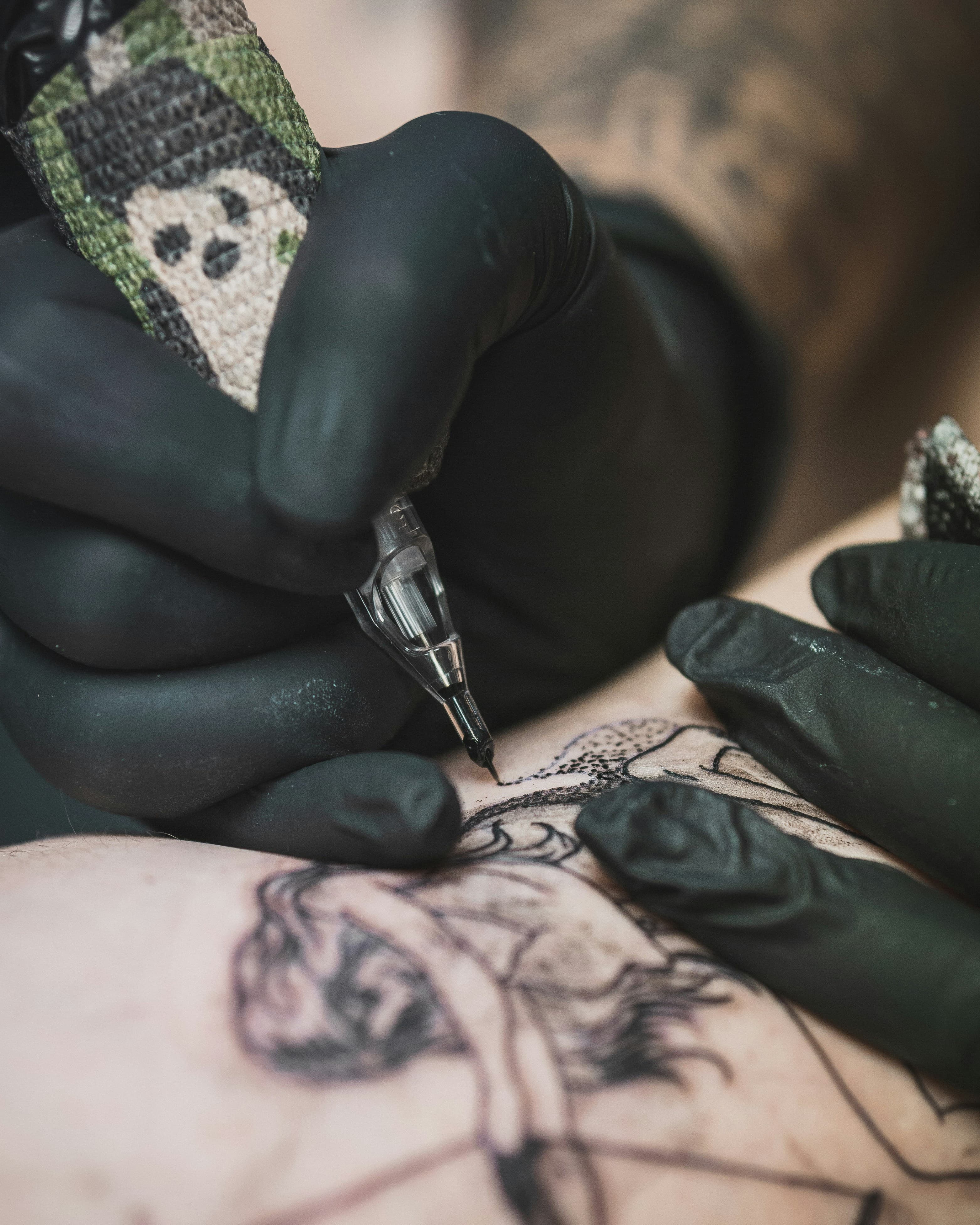 Het TattooPointer-boek: een canvas van Belgische tattoo-artistry